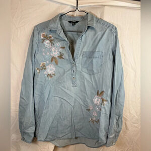 Women’s EXpress size small embroidered flower Blue denim jean shirt V Neck